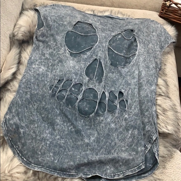 Grey wash skull cut out back T-shirt - Picture 2 of 6